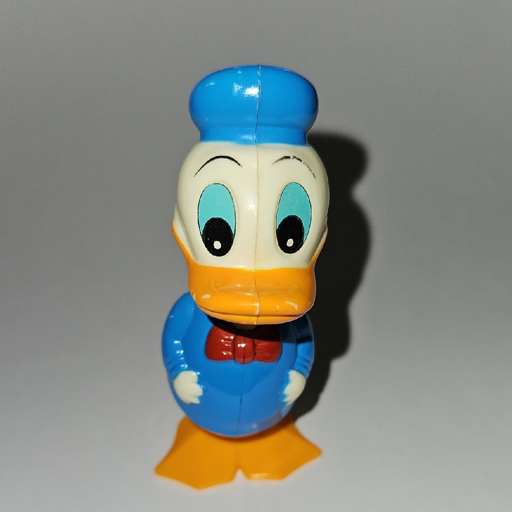 Vintage 1977 Donald Duck Wind-Up Toy Disney Figure.